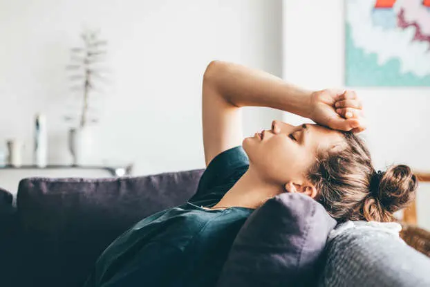 نتایج نظرسنجی گالوپ: زنان کمتر می‌خوابند و استرس بیشتری دارند