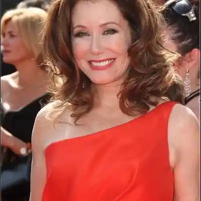 photo Mary McDonnell