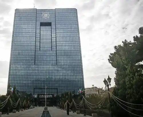 سود 30 درصدی بانک‌ها دوای درد اقتصاد بیمار ایران است؟