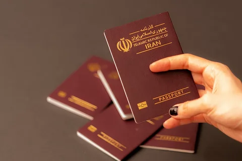 پاسپورت ایرانی، داستان غم انگیز یک سقوط