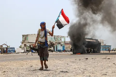 تنگسیری: انصارالله یمن خودشان موشک و پهپاد می‌سازند!