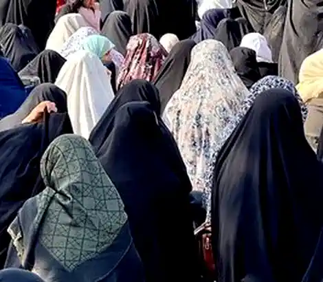 عکس: عکس آذری جهرمی از «پوشش زنان در نماز عید فطر»