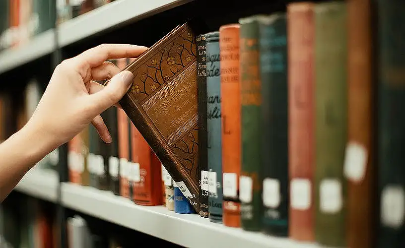 حراج یکی از قدیمی‌ترین کتاب‌های جهان به ارزش بیش از 2.5 میلیون دلار
